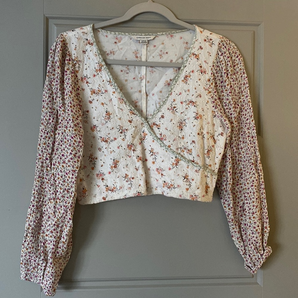 AE Log Sleeve Cropped Shirt